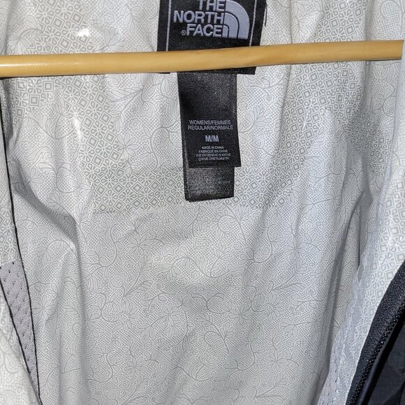 Women's Medium The North Face Long Rain Jacket - Picture 7 of 15